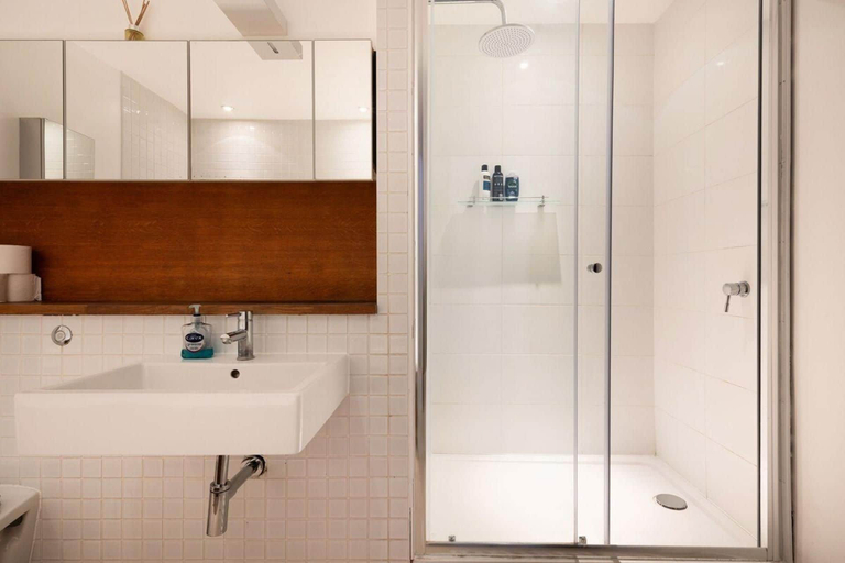 Bathroom 4, Apt - Sleeps 4 - Pets Ok - Roof Garden, London