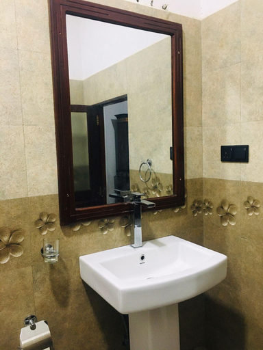 Bathroom 4, sathis villa, Hikkaduwa