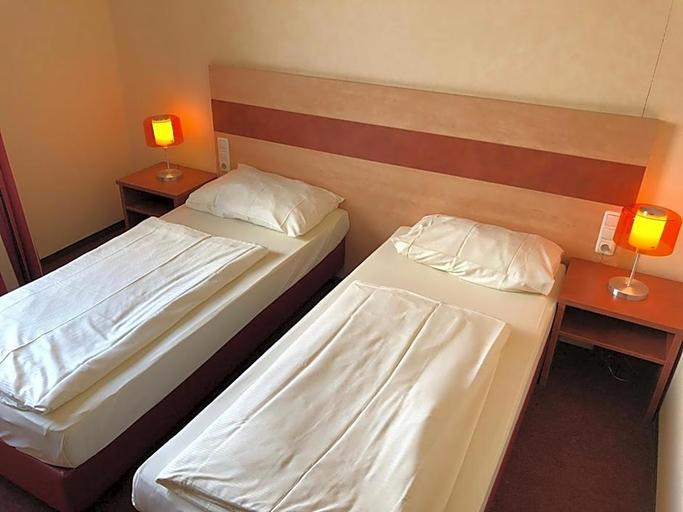 Bedroom 5, Schleswig Holstein Hotel, Pinneberg