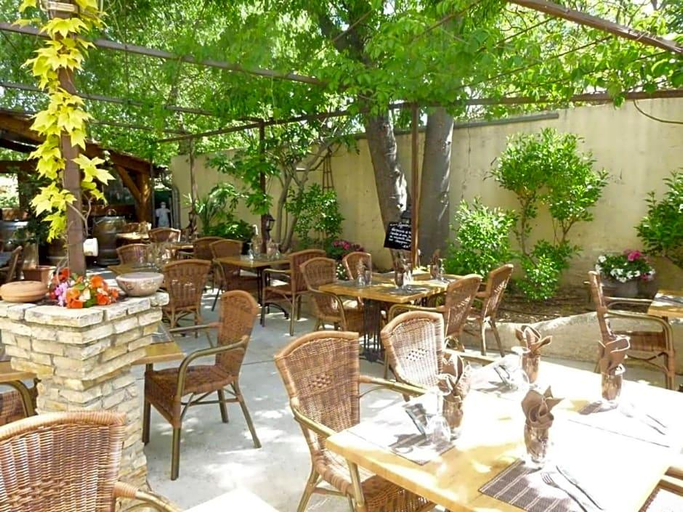Food & Drinks 5, Auberge De La Table Ronde, Var