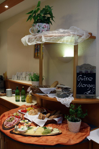 Food & Drinks