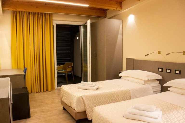 Bedroom 2, KRINO' HOTEL&CAFE', Syracuse
