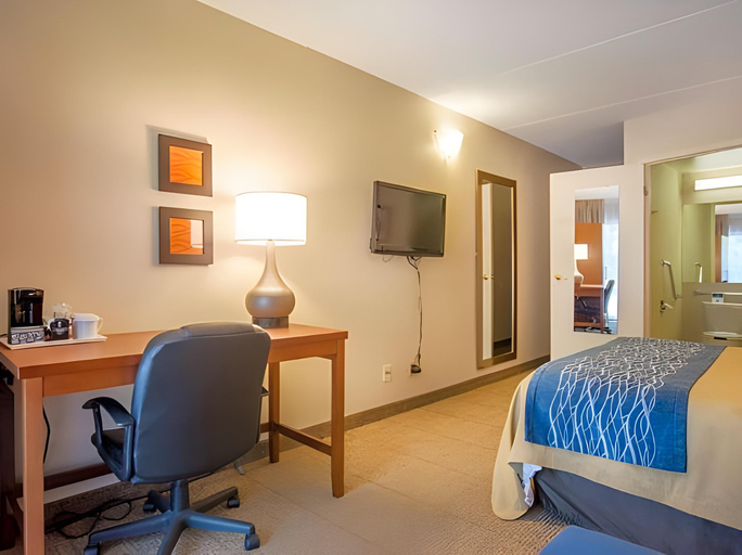 Bedroom 3, Comfort Inn, Gloucester