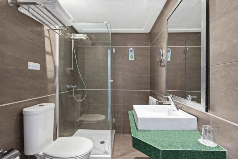 Bathroom 5, THB Cala Lliteras - Adults Only, Baleares