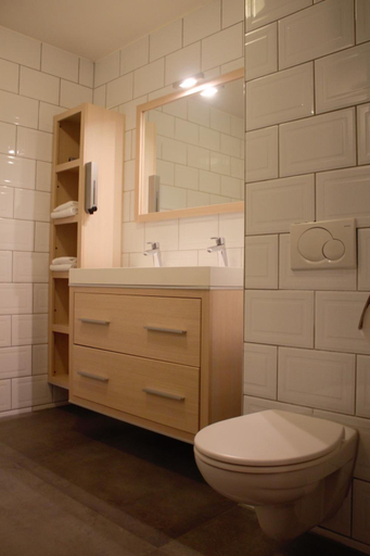Bathroom 4, Hotel Studio Bosch Duin Strand, Den Helder