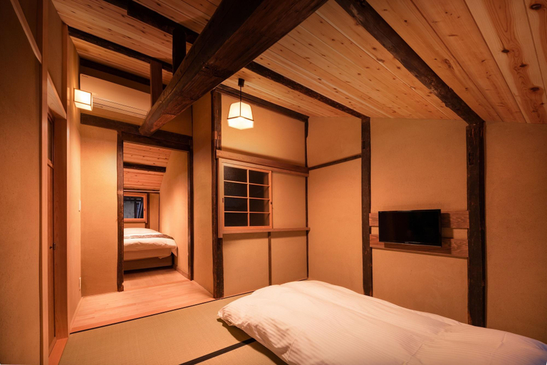 Bedroom 3, Tsumugi Matsubaragokomachi Momijitei, Kyoto