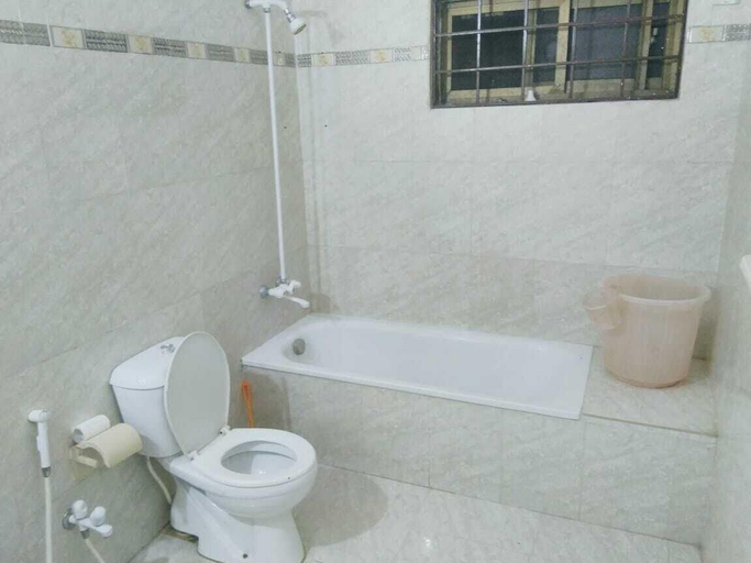Bathroom 5, Pyramid International Guests House, Islamabad