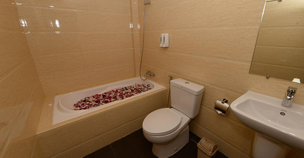 Bathroom 5, Min Nandar Garden Hotel, Yangon