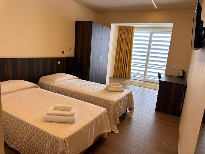 Bedroom 1, KRINO' HOTEL&CAFE', Syracuse