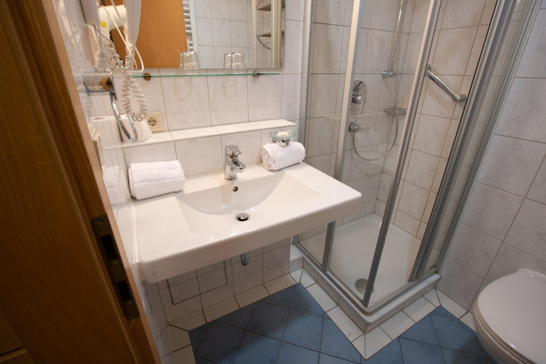 Bathroom 3, Appartement Hotel Finkenhof, Passau