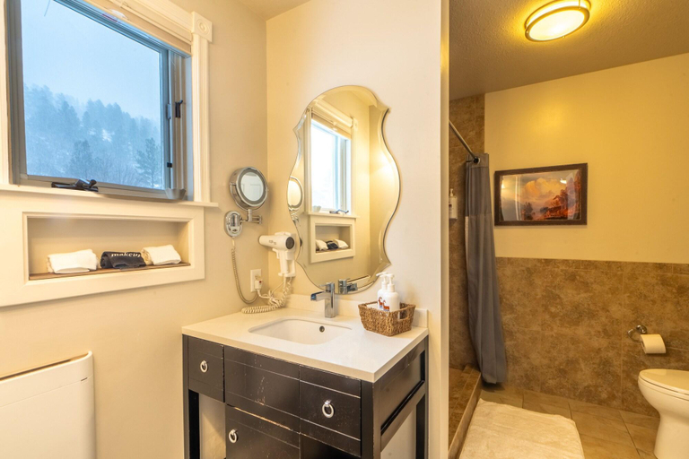 Bathroom 4, Antlers On The Creek Bed Breakfast, La Plata