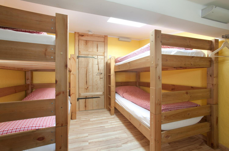 Bedroom 3, Sonnenalm Kampenwand, Rosenheim