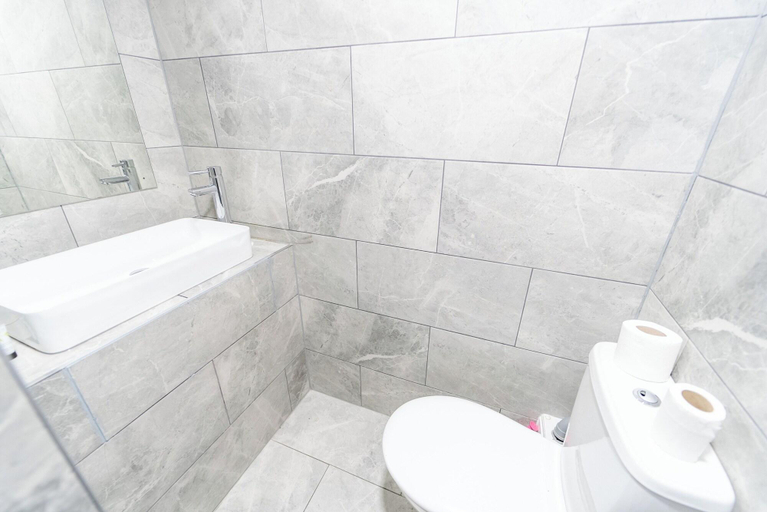 Bathroom 5, Charming Studio In Birmingham, Birmingham