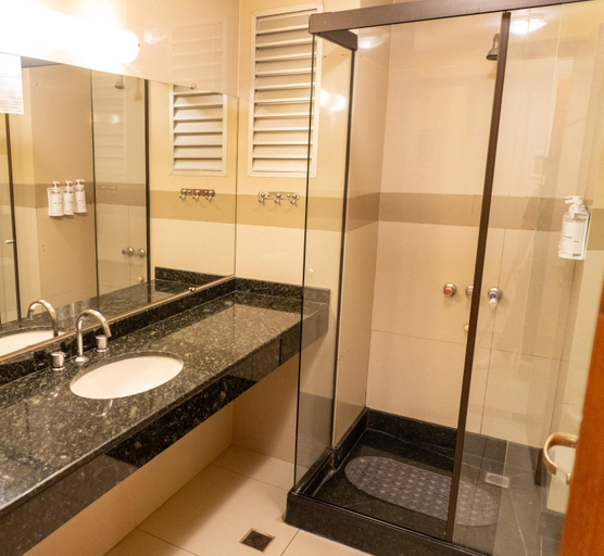 Bathroom 5, Convair Hotel, Ciudad del Este
