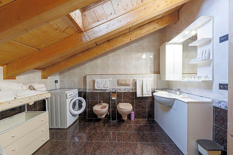Bathroom 5, Hotel San Rocco, Sondrio