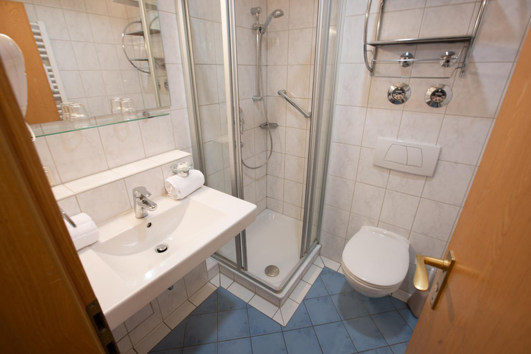 Bathroom 3, Appartement Hotel Finkenhof, Passau