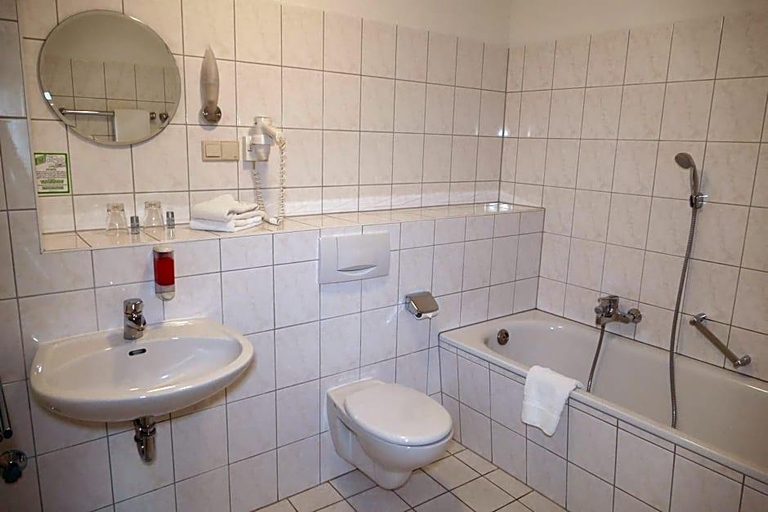 Bathroom 5, Hotel Am Dom, Vorpommern-Greifswald