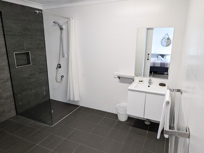 Bathroom 3, Escape On Lake, Cairns
