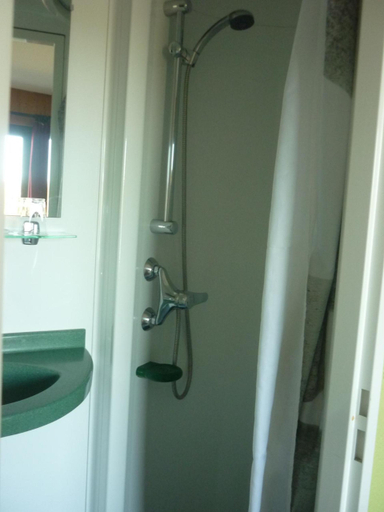 Bathroom 3, Hotel Restaurant La Chaumiere Du Lac, Jura