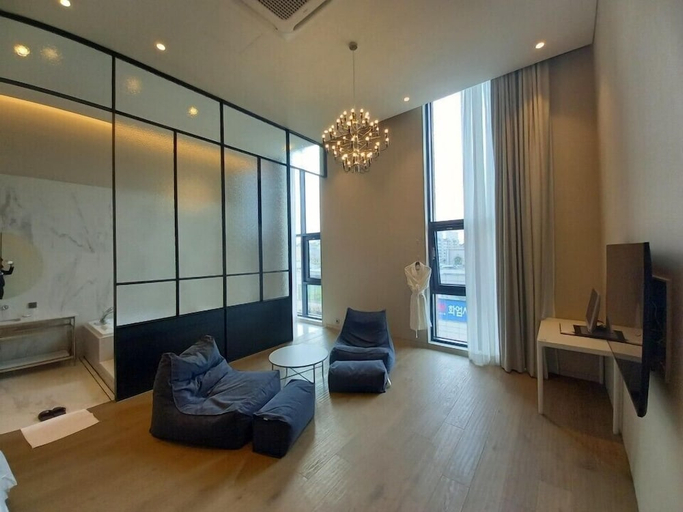 Others 5, Hotel Libre, Siheung