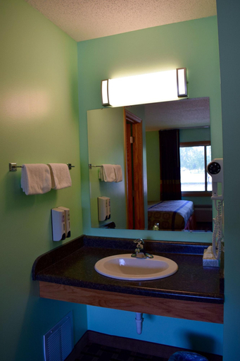 Bathroom 4, Snelling Motel, Hennepin