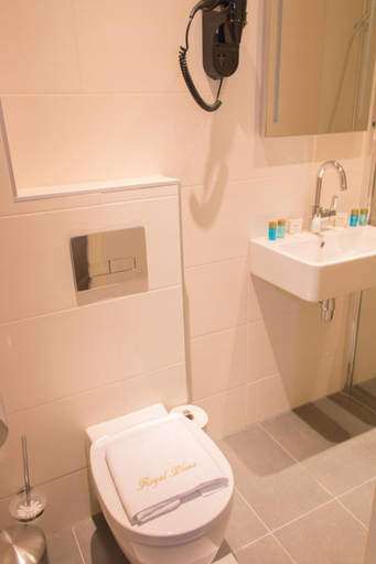 Bathroom 3, Royal Plaza Hotel Amsterdam, Amsterdam