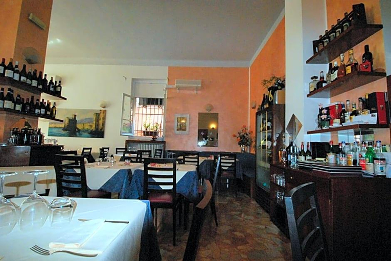 Food & Drinks 4, Albergo La Vela, Genova