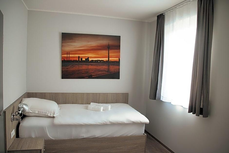 Bedroom 3, Landgasthof Kelzenberg, Rhein-Kreis Neuss