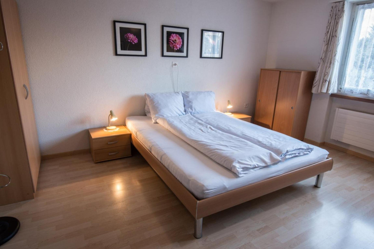 Bedroom 1, Hotel Restaurant Bergheim, Sarganserland