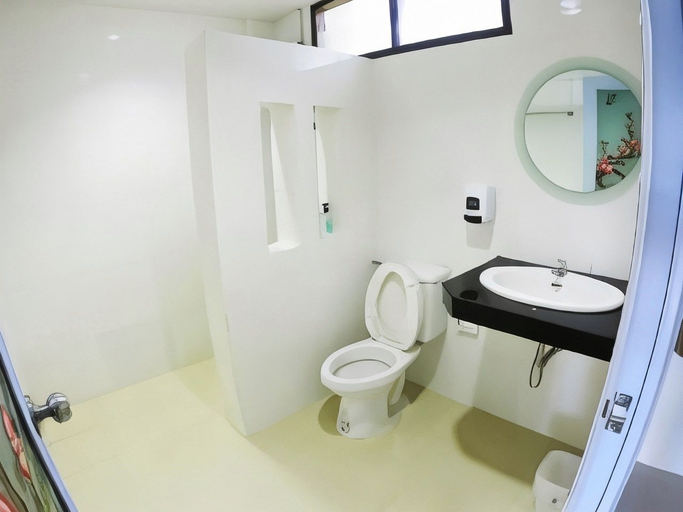 Bathroom 3, Baan Supannikar Boutique Hotel, Muang Nakhon Si Thammarat
