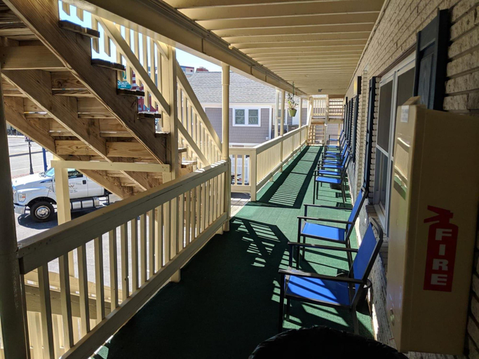 Public Area 2, Crystal Sands Motel, Worcester