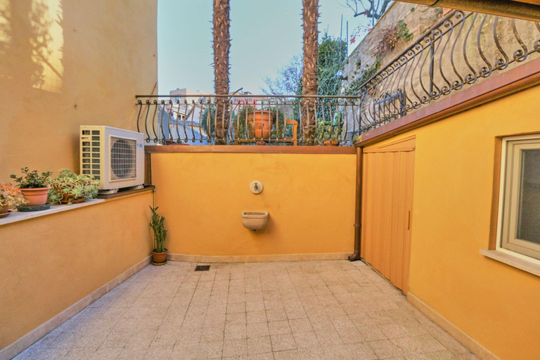 Others, Lodge 106, Siena