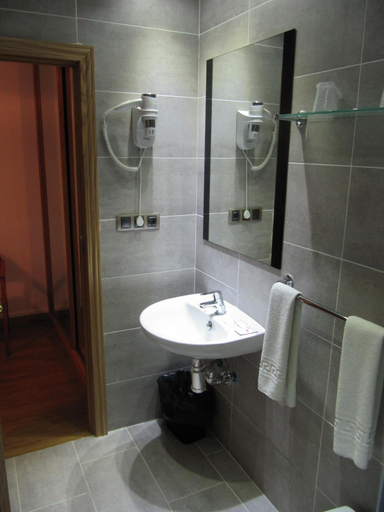Bathroom 3, Hotel Corona De Castilla, Salamanca