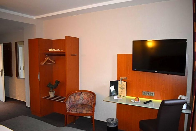 Bedroom 3, Hotel Neue Stuben, Wolfsburg