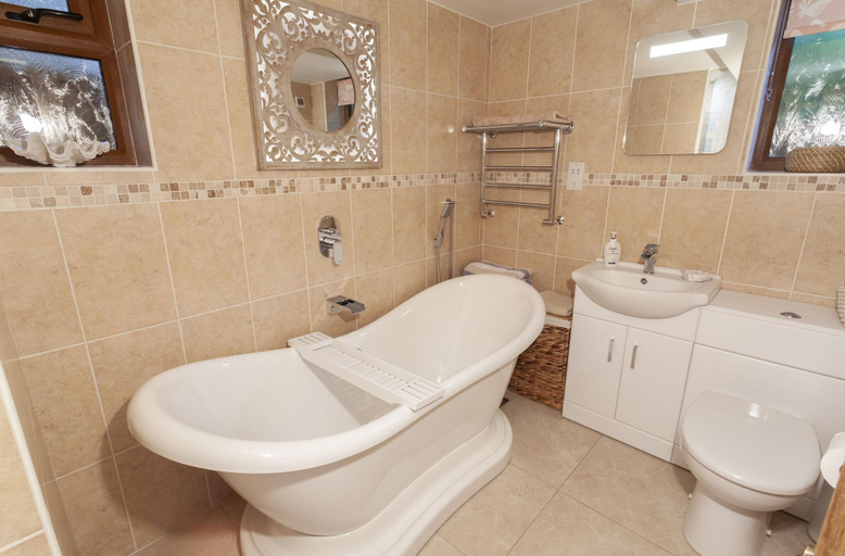Bathroom 3, Porthole Log Cabin, Somerset