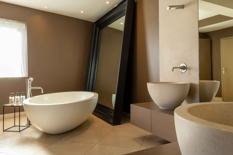 Bathroom 4, Margaret Hotel Chouleur, Gard