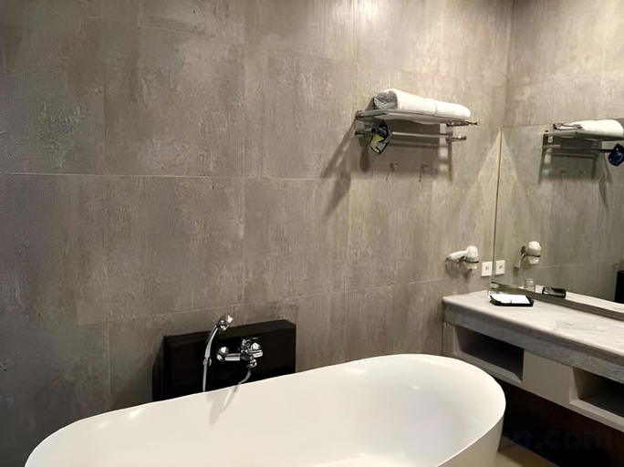Bathroom 4, Grand Master Villa Tomohon, Tomohon