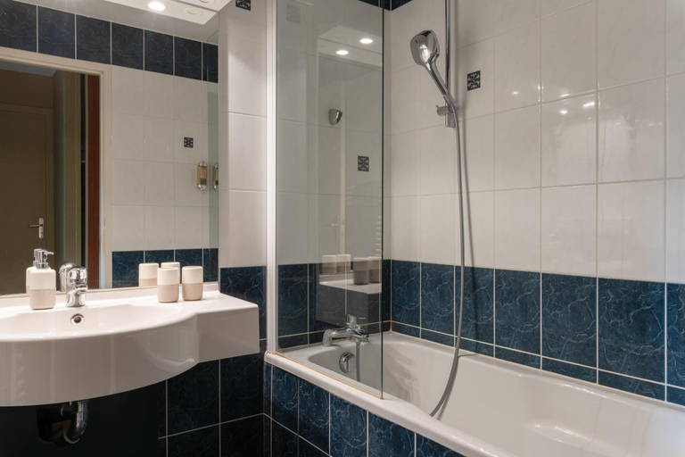Bathroom 3, Le Moulin Du Gastronome, Saône-et-Loire