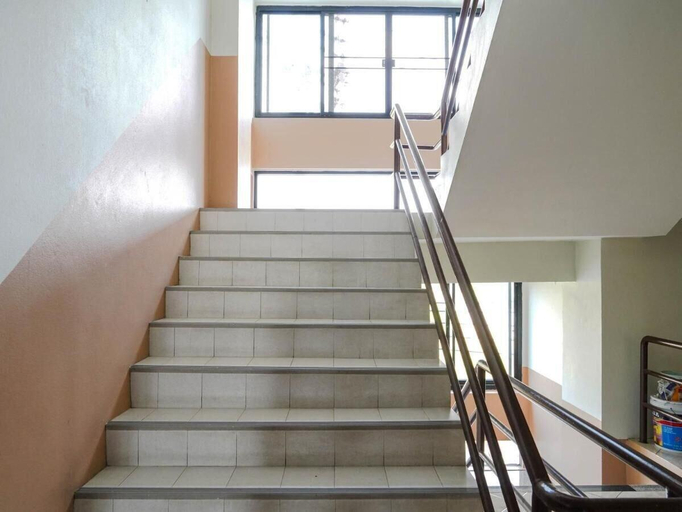 Public Area 2, RoomQuest SPS Hotel and Residence, Khlong Luang