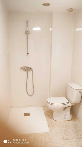 Bathroom 3, Hostal Estudios, Barcelona