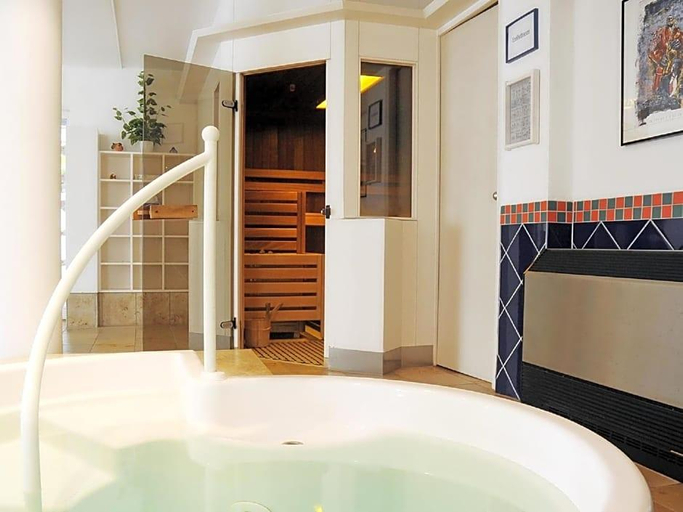 Bathroom 4, Hotel Restaurant Sengscheider Hof, Saarpfalz-Kreis