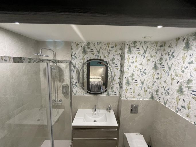 Bathroom, Apartamentos Aljama, Burgos