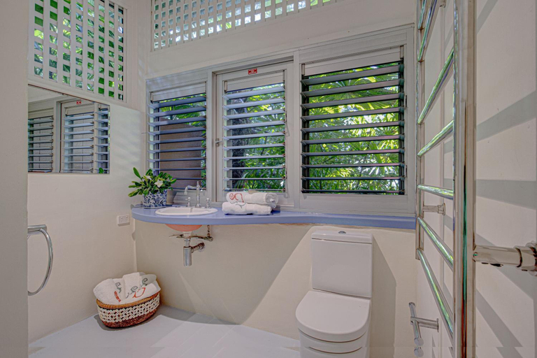 Bathroom 3, Sejala Beach Huts, Johnstone