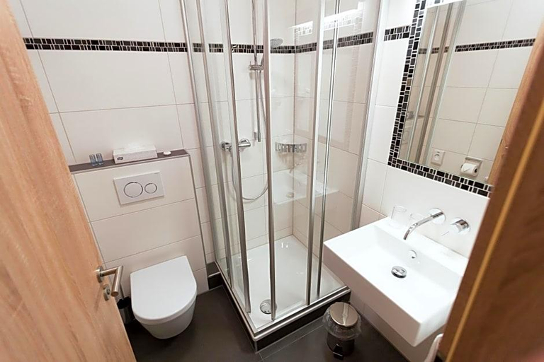 Bathroom 4, Hotel Restaurant Lv Denbach, Rheinisch-Bergischer Kreis
