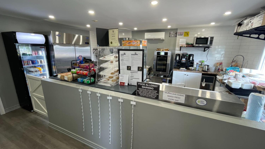 Food & Drinks 5, Haileybury Beach Motel, Timiskaming