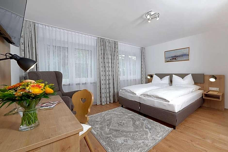 Bedroom 5, Hotel Chiemseepanorama, Rosenheim