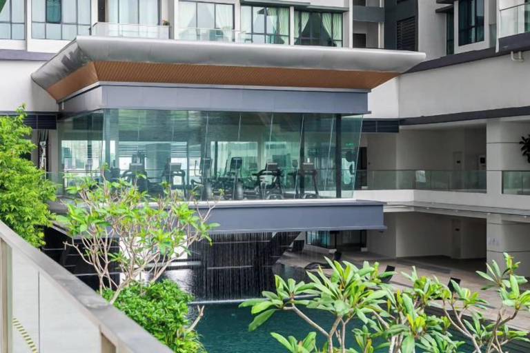 Pool 4, 2&3BR Family Suite Nr Sunway Velocity & LRT Maluri, Kuala Lumpur