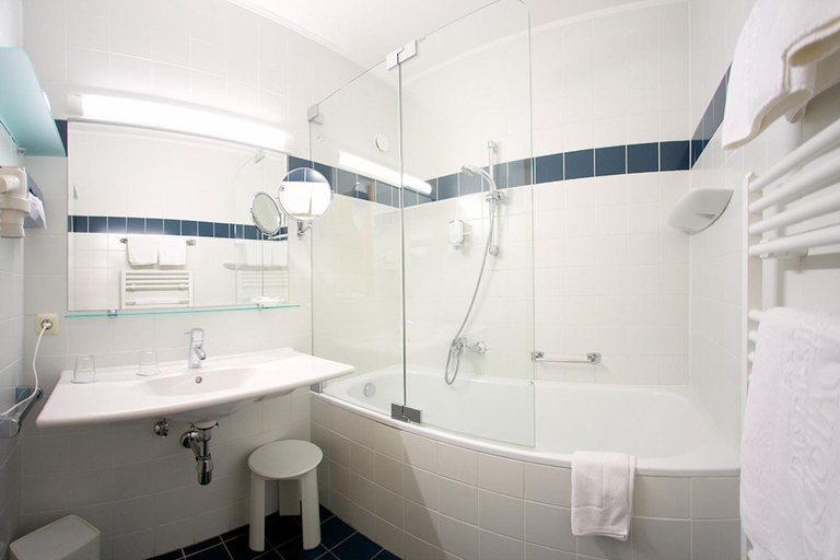 Bathroom 4, Parkhotel Tristachersee, Lienz