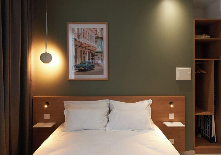 Room 2, Corner Set, Maine-et-Loire