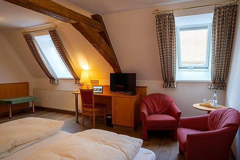 Bedroom 4, Zum Dallmayr Hotel Garni, Neumarkt in der Oberpfalz